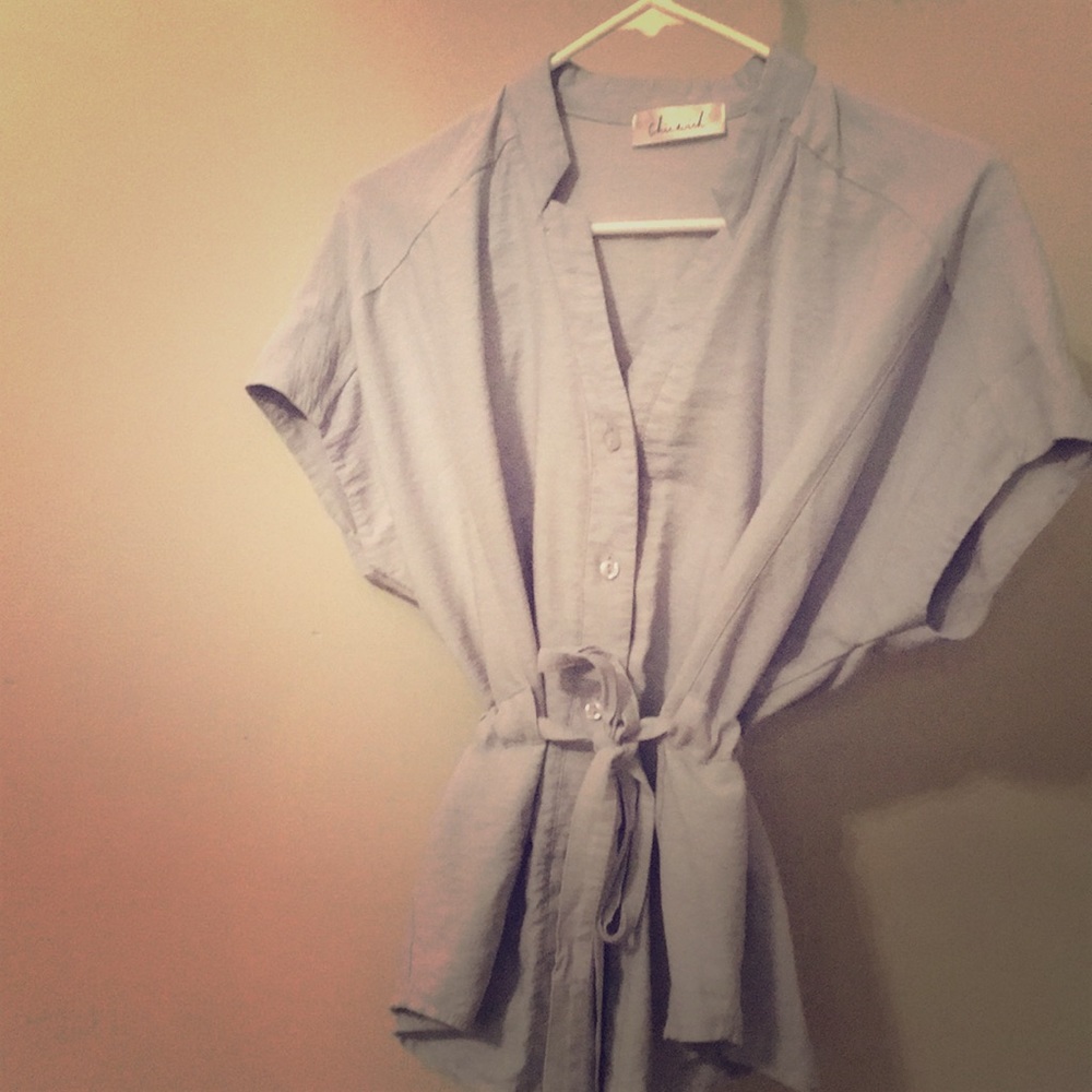 Chicwish women’s shirt with cinch waist.